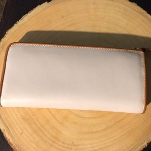 Dooney & Bourke Bags - Dooney & Bourke Wallet Dooney & Bourke Bags - Dooney & Bourke Wallet